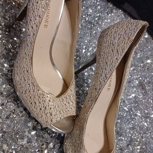 Chic Gold Peep-Toe Heels